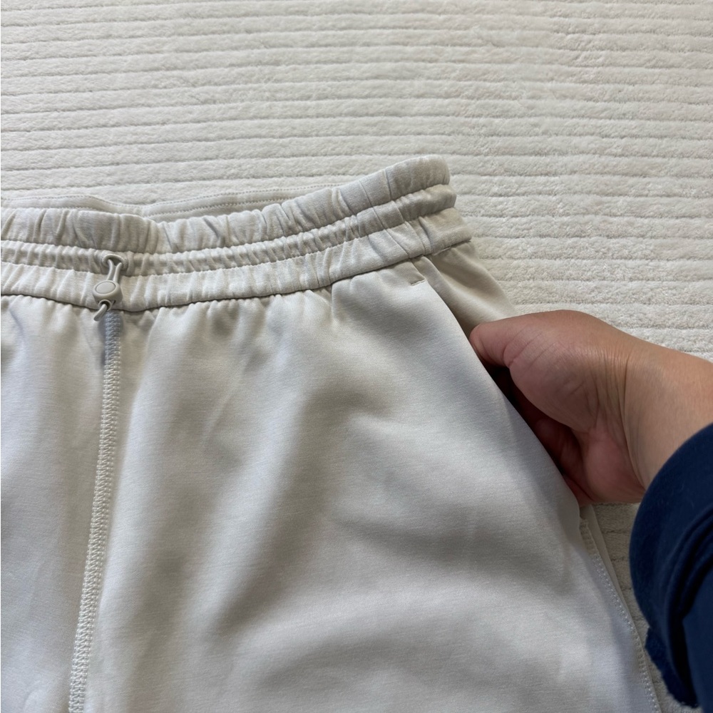 lululemon athletica Cropped Straight-Leg Pants in Off-White - Picture 8 of 11